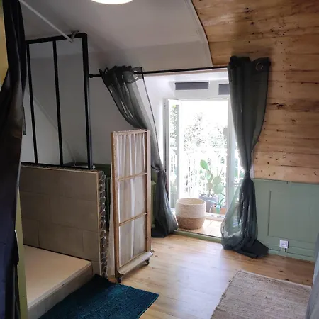 La Demeure De Cyr Saint-Chamant (Cantal)