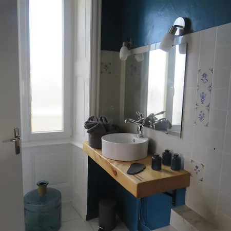 La Demeure De Cyr Saint-Chamant (Cantal)