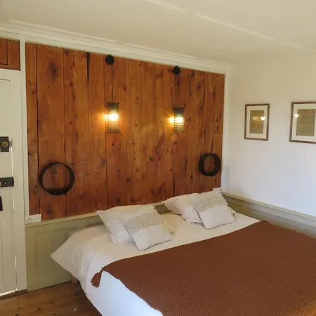 La Demeure De Cyr Saint-Chamant (Cantal)