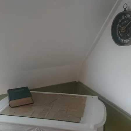 La Demeure De Cyr Saint-Chamant (Cantal)