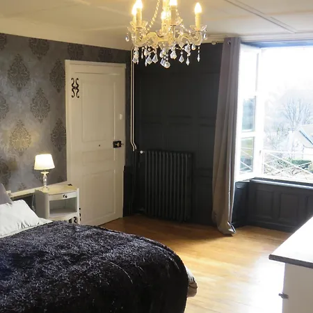 La Demeure De Cyr Saint-Chamant (Cantal)