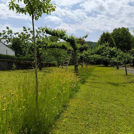 La Demeure De Cyr فندق مبيت وإفطار Saint-Chamant (Cantal)