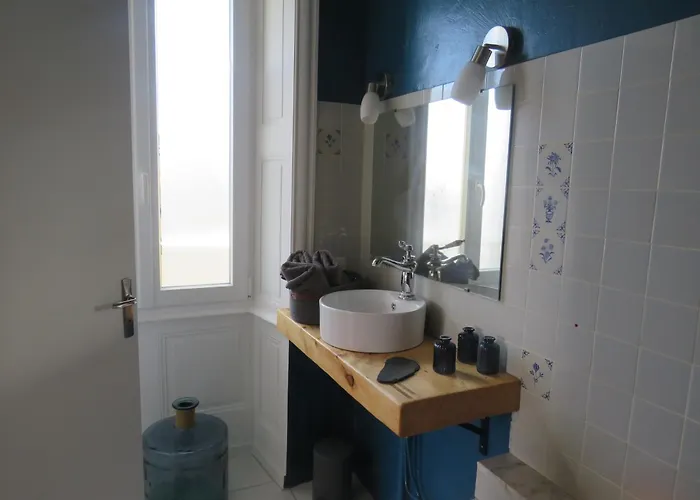 La Demeure De Cyr Saint-Chamant (Cantal)