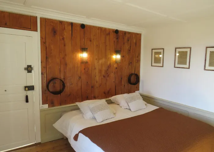 La Demeure De Cyr Saint-Chamant (Cantal)